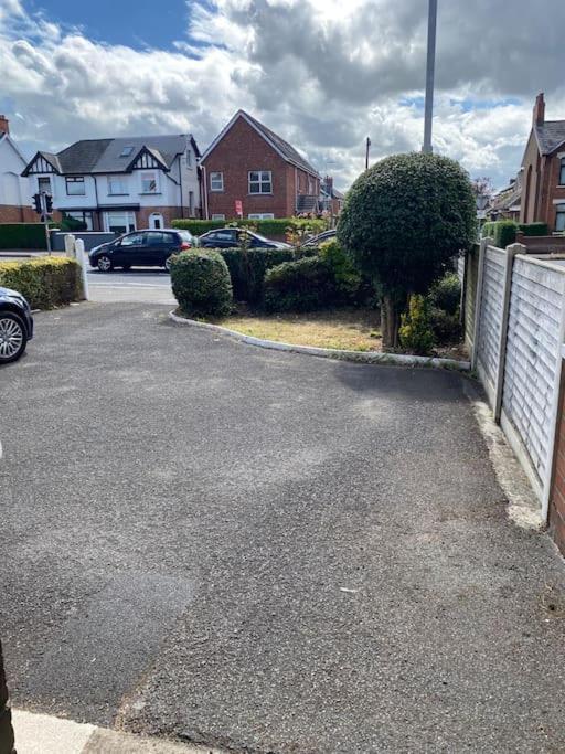 Modern 3 Bedroom House Close To The City Centre Belfast Exterior photo